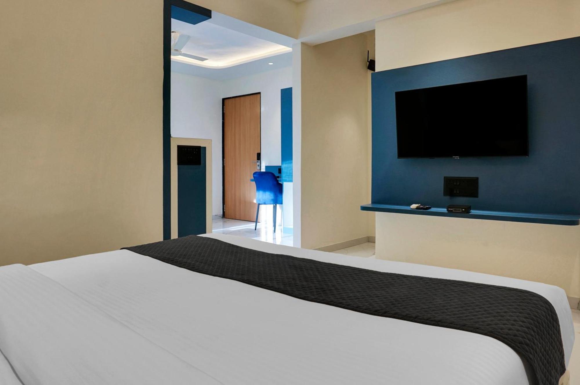 Palm Suites Baner- Indian Nationals Only Pune Exterior photo