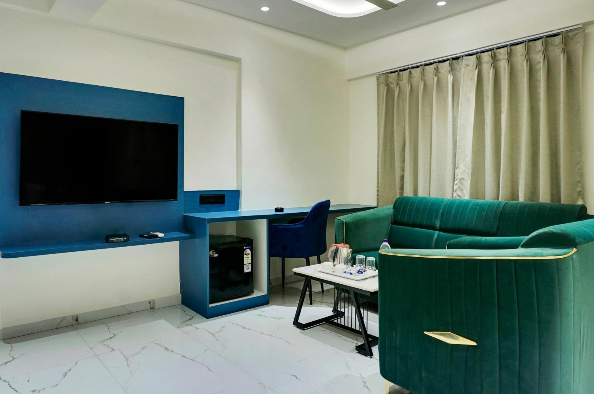 Palm Suites Baner- Indian Nationals Only Pune Exterior photo